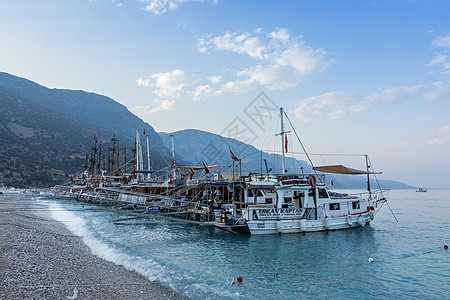 爱琴海海滨城市费特希耶跳岛游海盗船高清图片