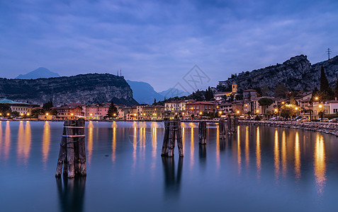 意大利著名旅游度假科莫湖日落夜景图片