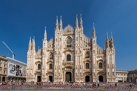 欧洲著名建筑意大利米兰大教堂背景