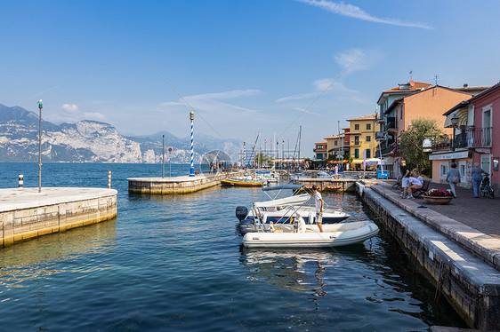 意大利北部加尔达湖区码头图片