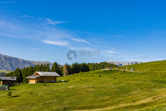 意大利多洛米蒂山区苏西高原田园牧场自然风光图片