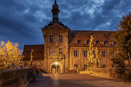 德国古堡之路旅游名城班贝格市政厅夜景风光图片