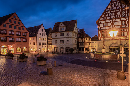 德国著名旅游城市罗腾堡城市中心广场夜景图片
