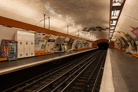 法国巴黎地铁站台图片
