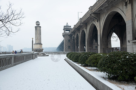 武汉冬天英雄纪念碑雪景背景图片