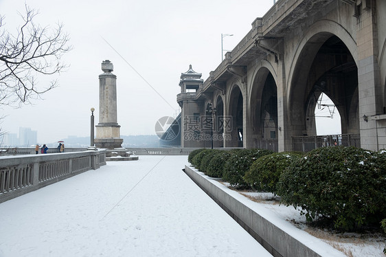 武汉冬天英雄纪念碑雪景图片