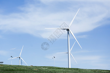 草原上的风车图片
