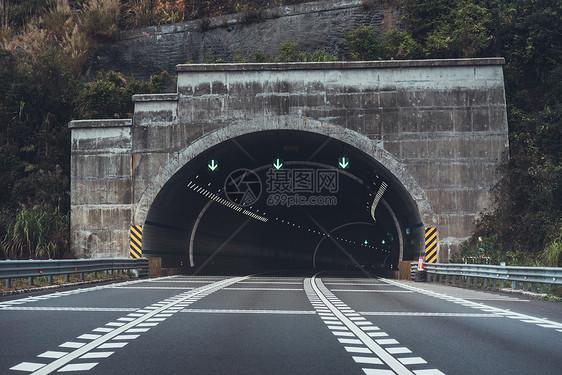 高速公路隧道口图片