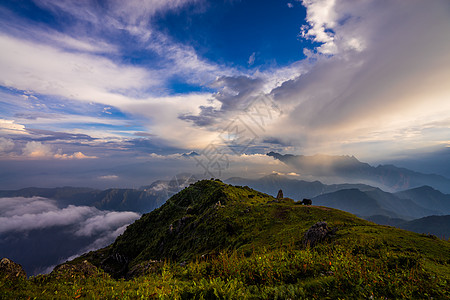 雅安牛背山云海雪山图片