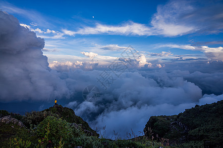 雅安牛背山云海雪山高清图片