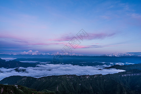 雅安牛背山云海雪山图片