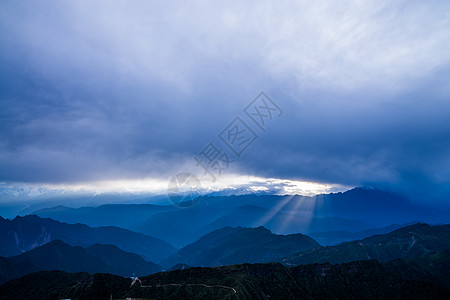 雅安牛背山云海雪山图片