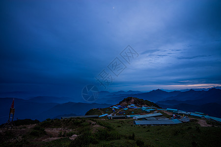 雅安牛背山云海雪山背景图片