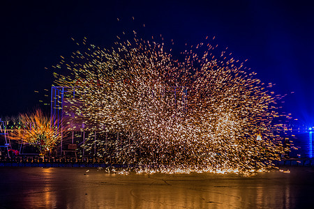 元宵烟花民俗艺术打铁花背景