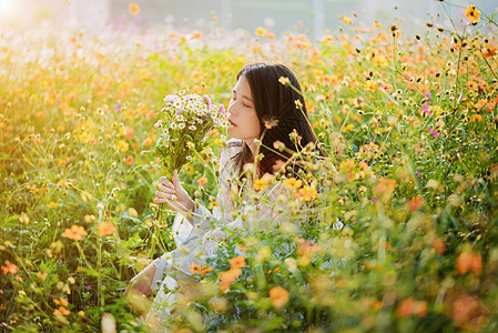 文艺少女春天花海少女背景