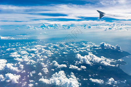 飞机窗外蓝天白云图片
