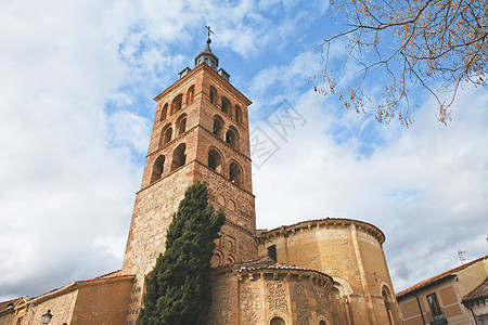 西班牙塞戈维亚古城的钟楼背景