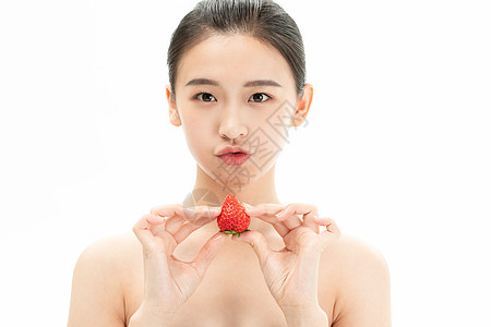 健康活力美妆少女与草莓图片