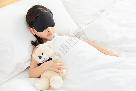 小女孩戴着眼罩睡觉图片
