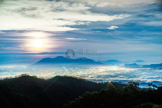 印尼布罗莫火山星空夜景图片