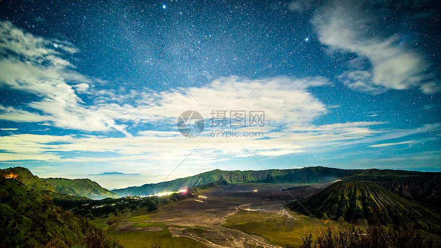 印尼布罗莫火山星空夜景图片