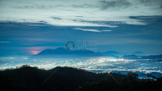 印尼布罗莫火山星空夜景图片