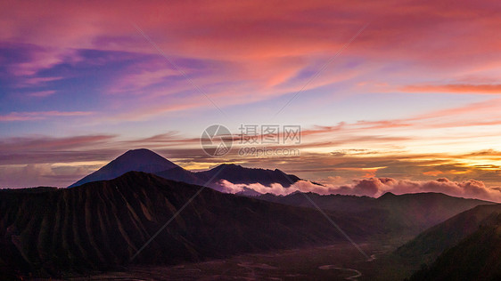 印尼火山云海火烧云图片