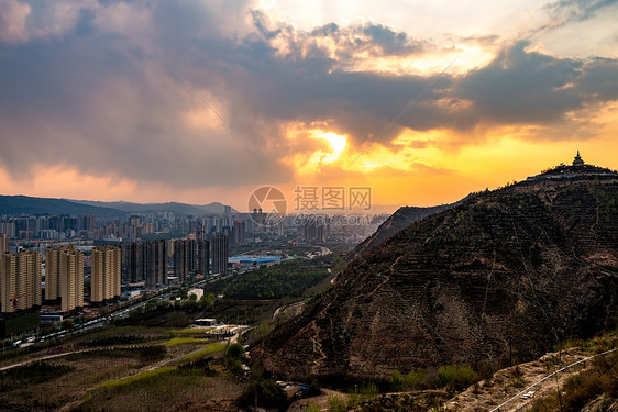 青海西宁城市风光图片