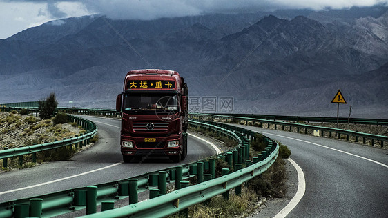 德令哈到敦煌道路图片