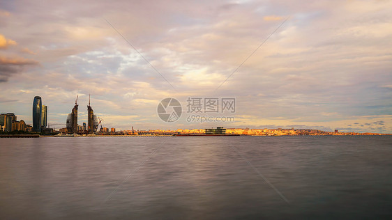 阿塞拜疆首都巴库里海夕阳图片