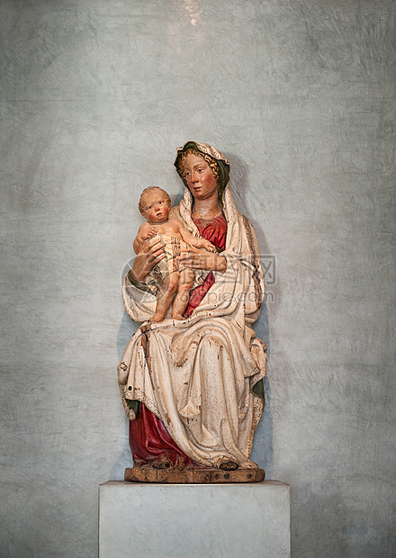 法国巴黎卢浮宫博物馆的雕塑《圣母玛利亚》图片