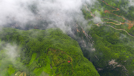 雨雾中的六车河峡谷图片