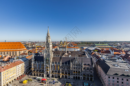市政厅广场俯瞰德国慕尼市政厅与玛利恩广场背景