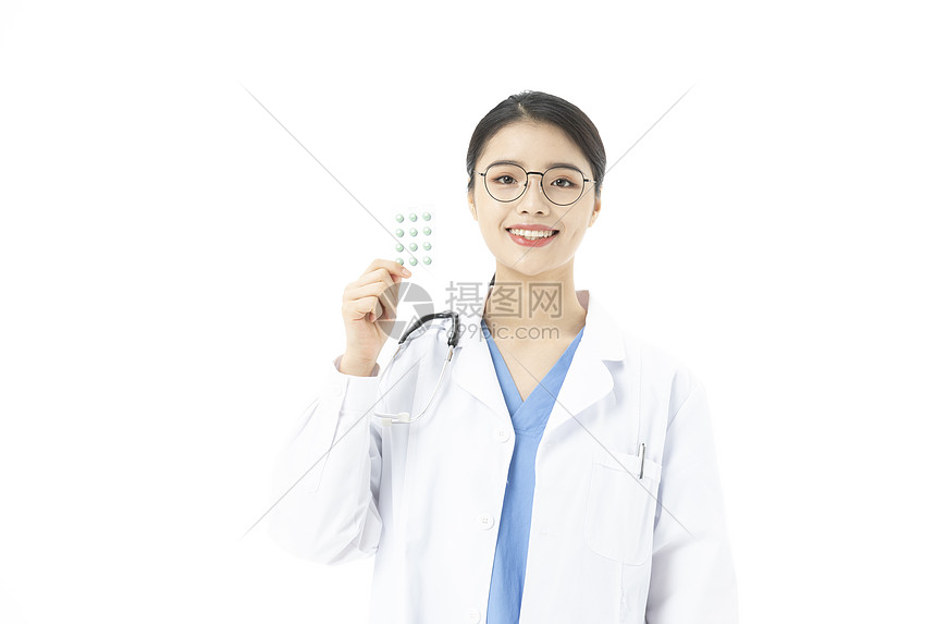 女性医生拿着药片图片
