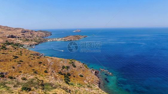 航拍地中海海岸线图片