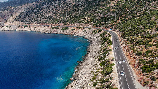 航拍爱琴海海边公路图片