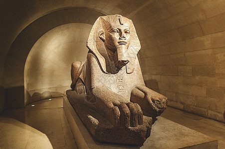 法国巴黎卢浮宫博物馆埃及文物狮身人面像雕塑背景图片