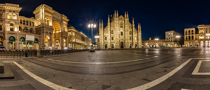 意大利米兰大教堂广场夜景全景图图片