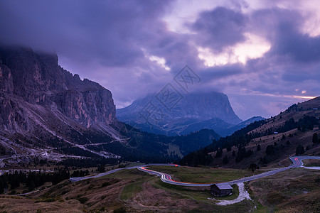 意大利多洛米蒂山区塞拉垭口日落自然风光高清图片