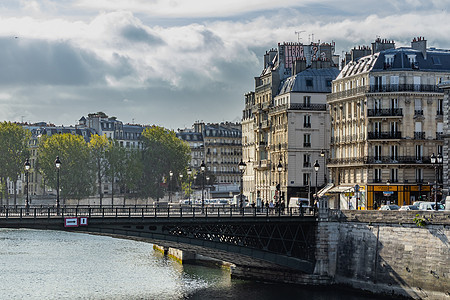 法国巴黎塞纳河上的建筑图片