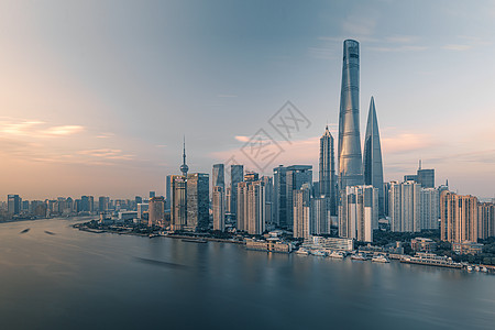 上海陆家嘴金融中心夕阳映照图片