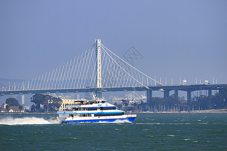 美国旧金山湾海景游艇及大桥图片