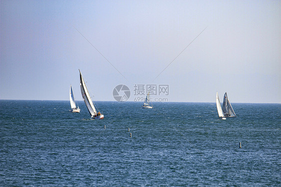 美国圣塔芭芭拉海上帆船图片