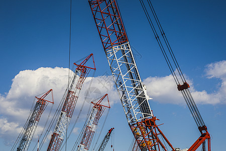 东京奥运村建设工地的塔吊背景图片