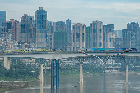 山城重庆交错的轨道交通列车背景图片