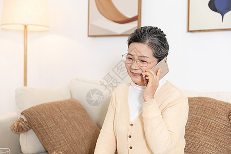 老年人晚年生活打电话图片