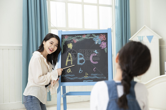 家庭教师女儿英文图片