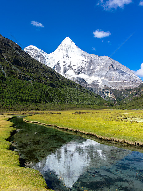 稻城亚丁雪山图片