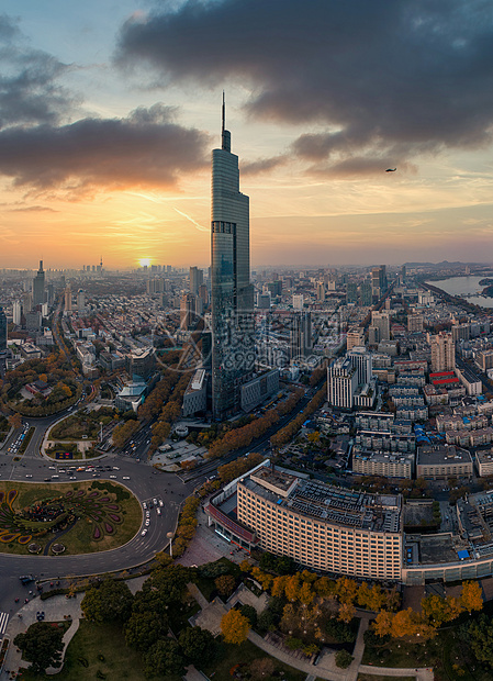 黄昏南京紫峰大厦航拍全景图图片