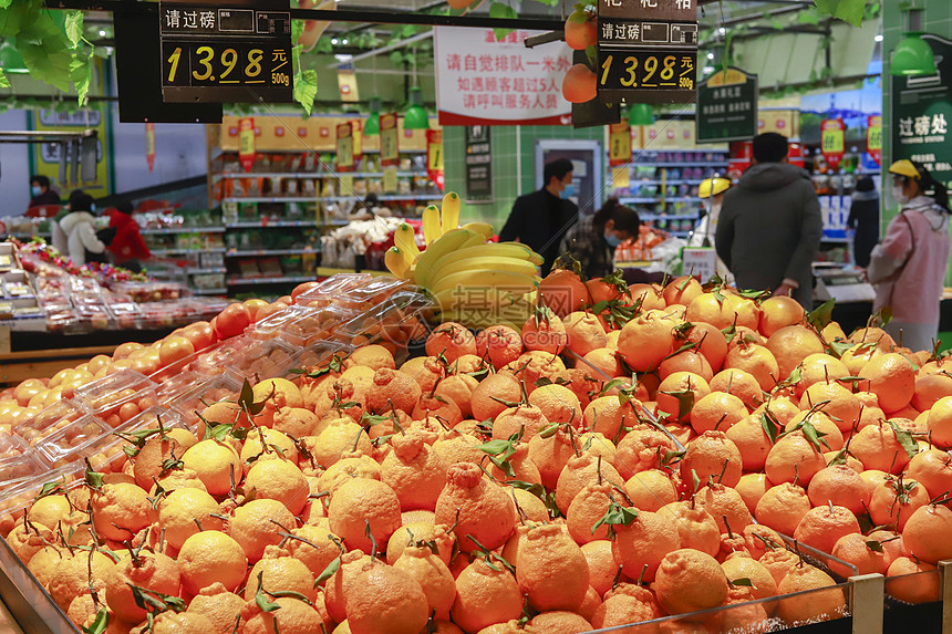 【媒体用图】生鲜商超水果与应季蔬菜图片